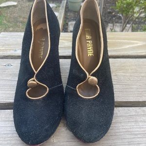 Nina Payne Black Platform Heel Closed Toe Gold Button Shoe